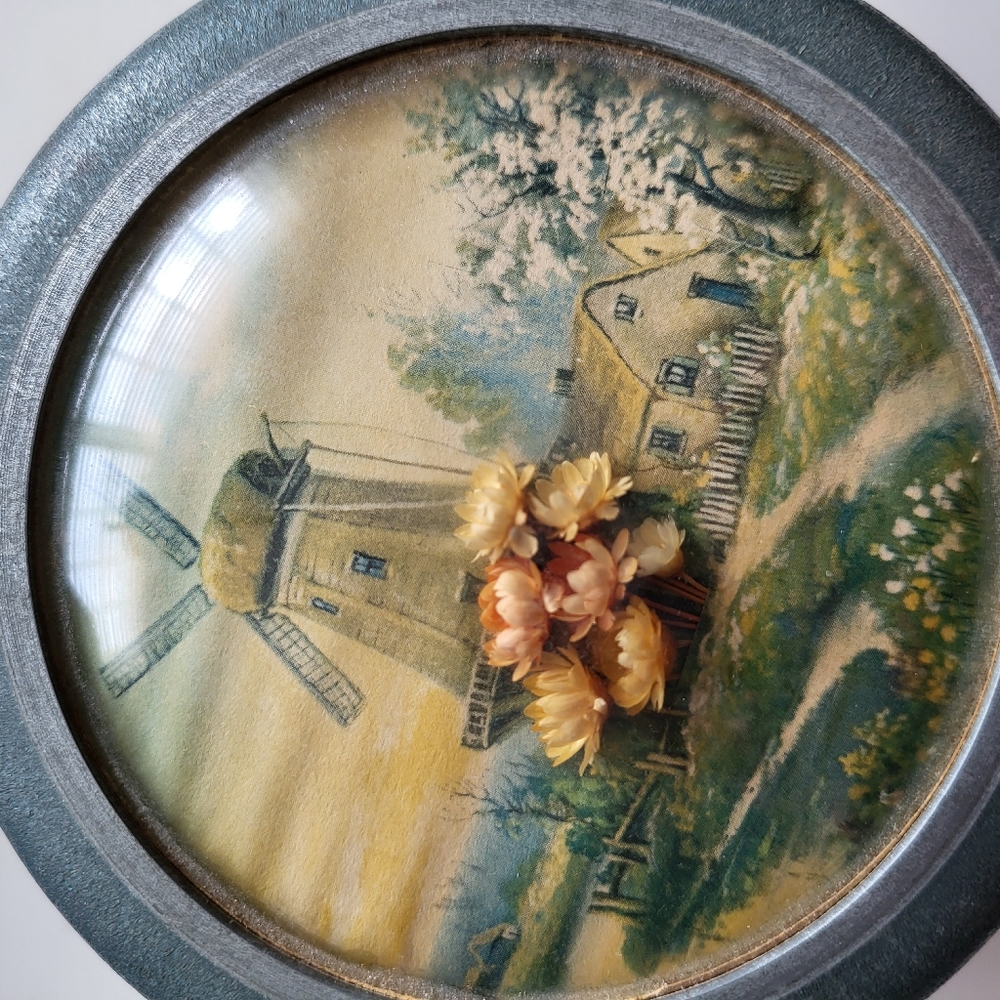 Antique vanity powder puff music box